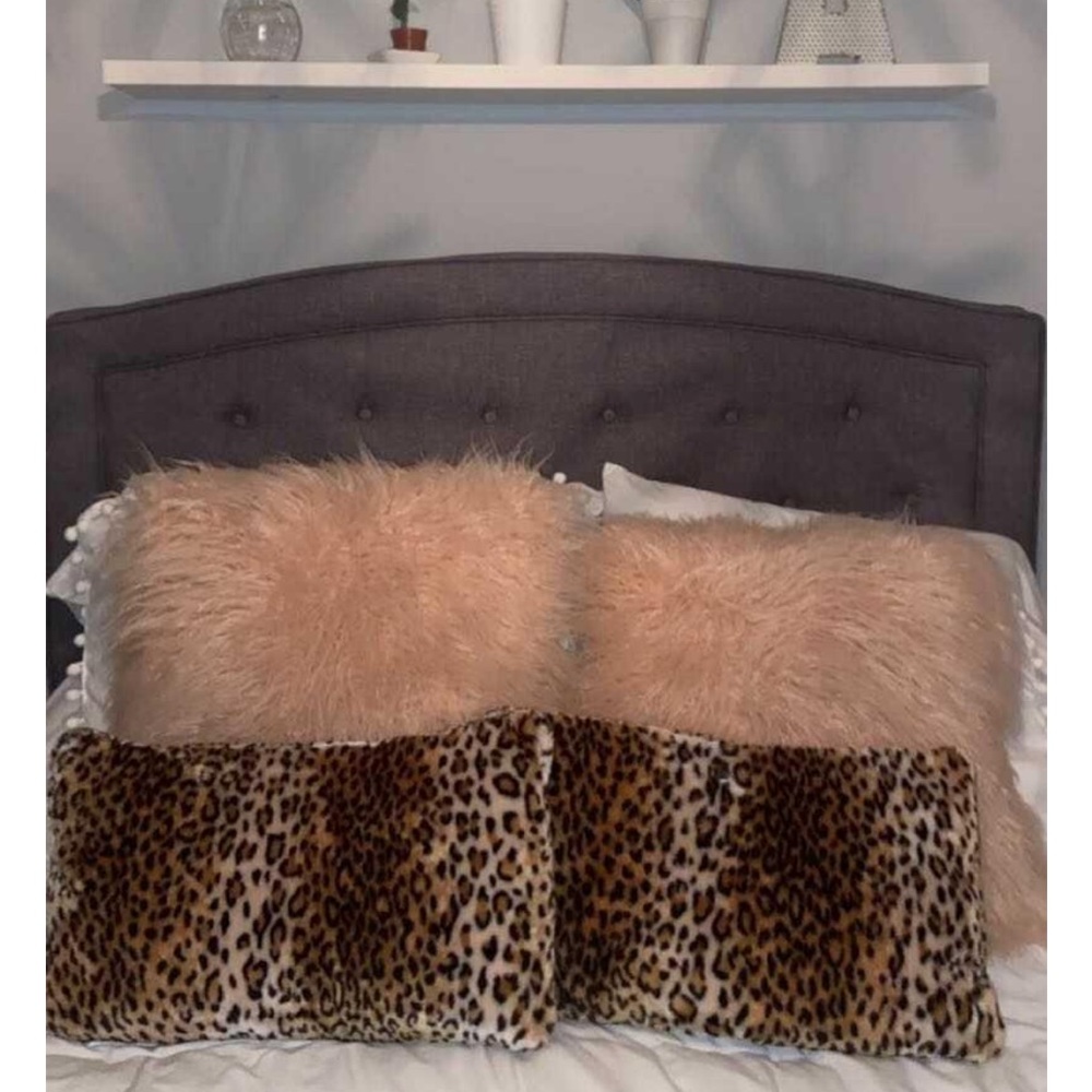 Set of 2 Faux Fur Pillows
12"W x 20"H
great condition